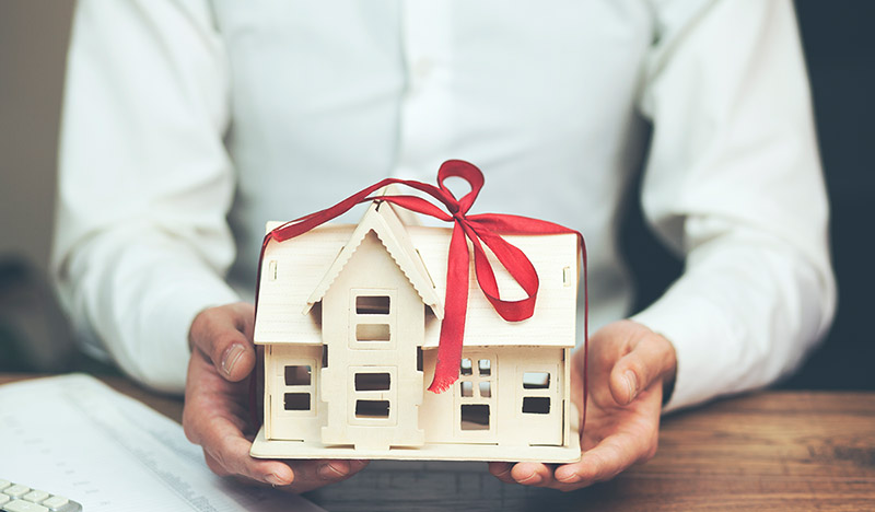 Things to Consider When Gifting Property to an Unmarried Partner